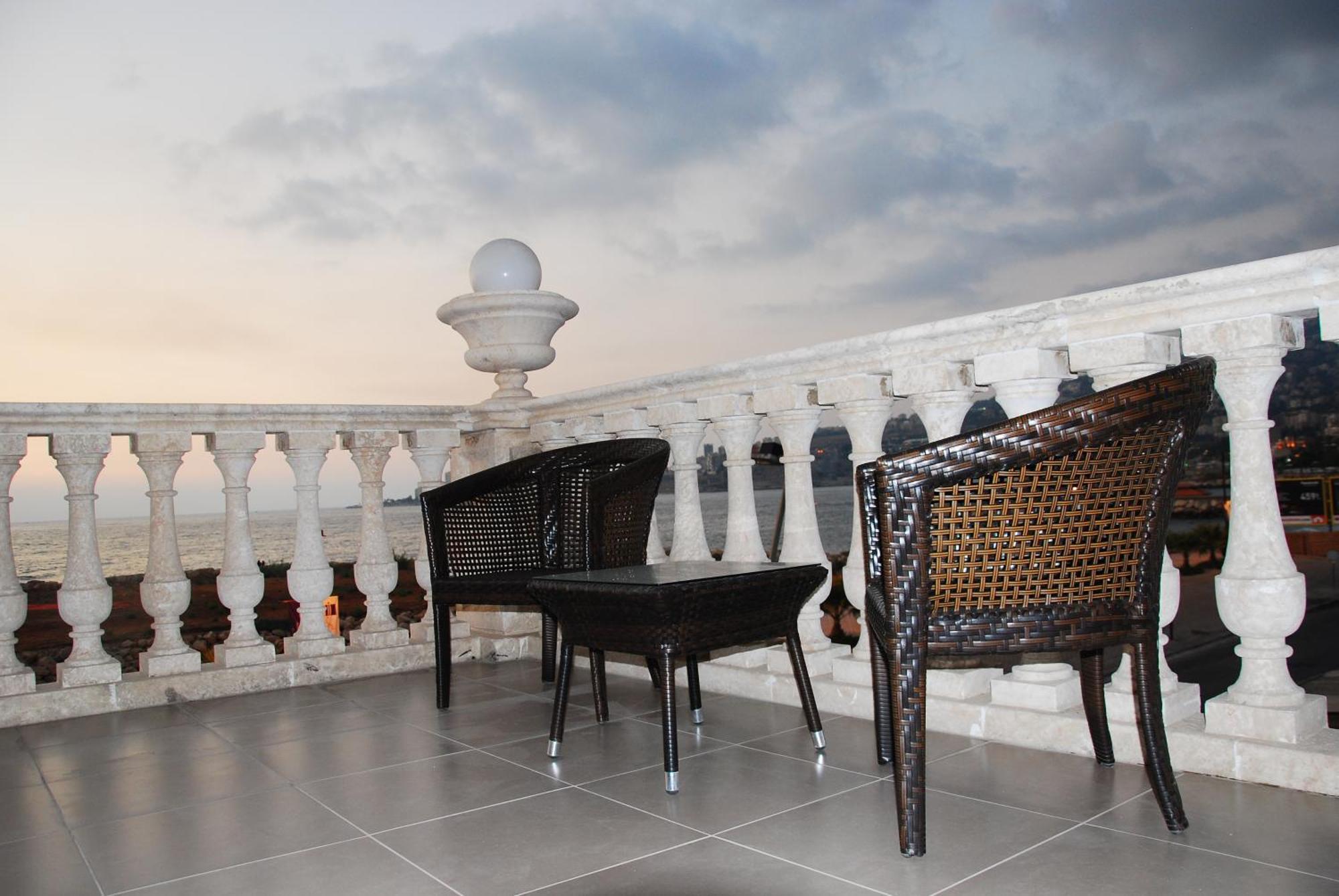 Portaluna Hotel & Resort Jounieh Exteriör bild